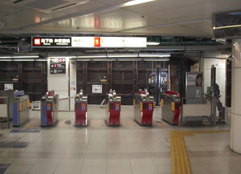 梅田駅御堂筋線南階段