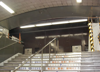 梅田駅御堂筋線南階段